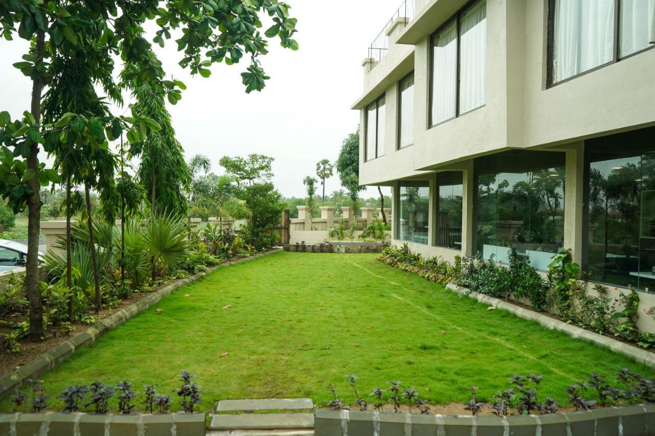 Nest Beacon Resort Daman Exterior foto