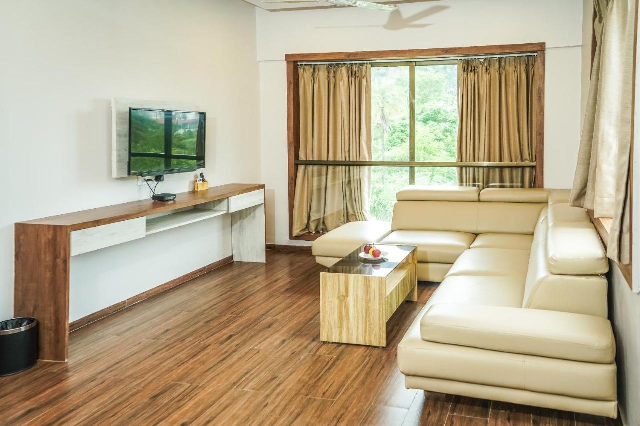 Nest Beacon Resort Daman Exterior foto
